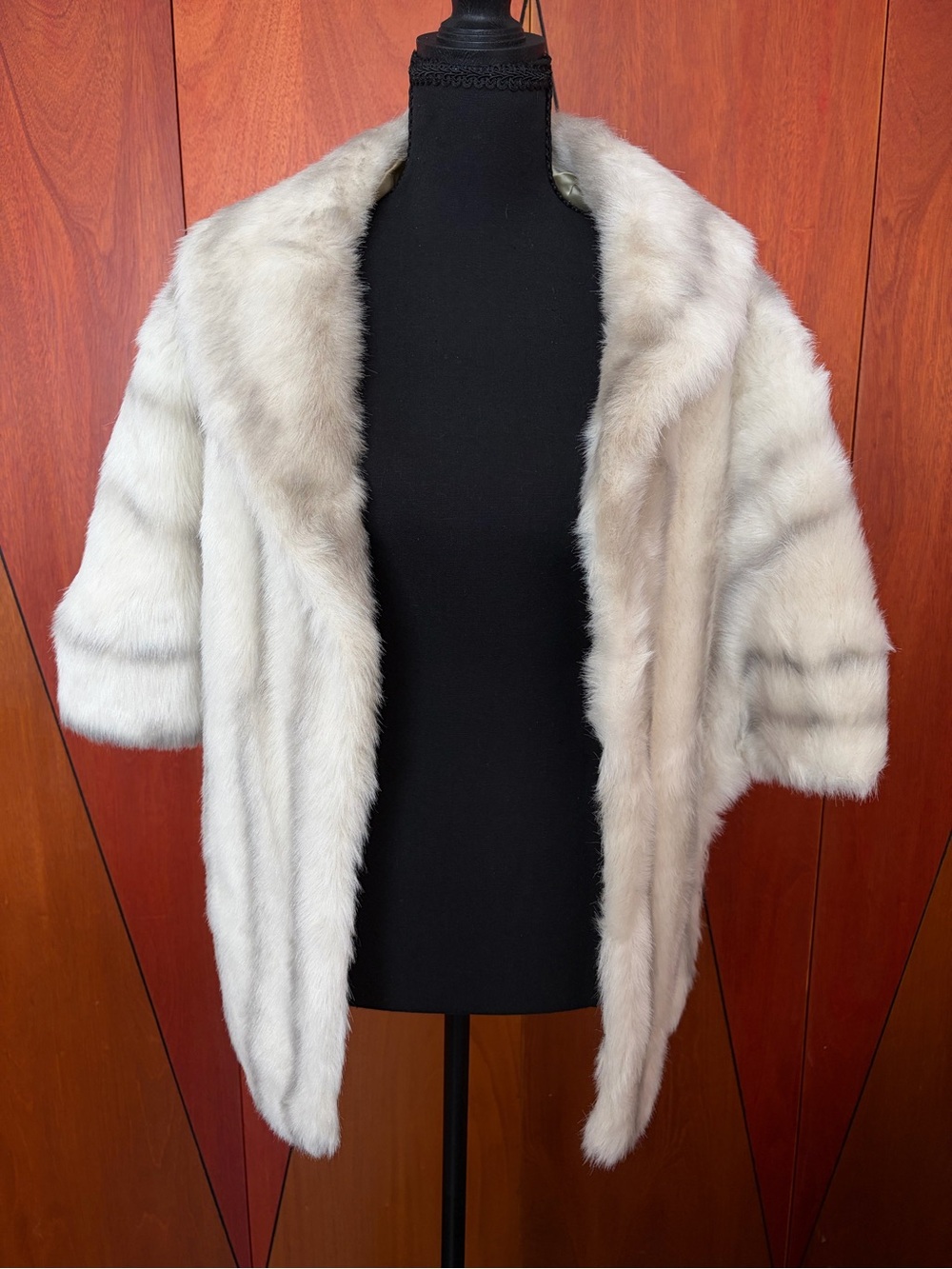 Vintage Faux Fur Bridal Capelet Wedding Shawl Regina Glenara Ivory Gray OS